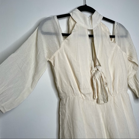 Dance & Marvel Romper Cold Shoulder High Neck Cream Shorts Size M - Picture 11 of 13